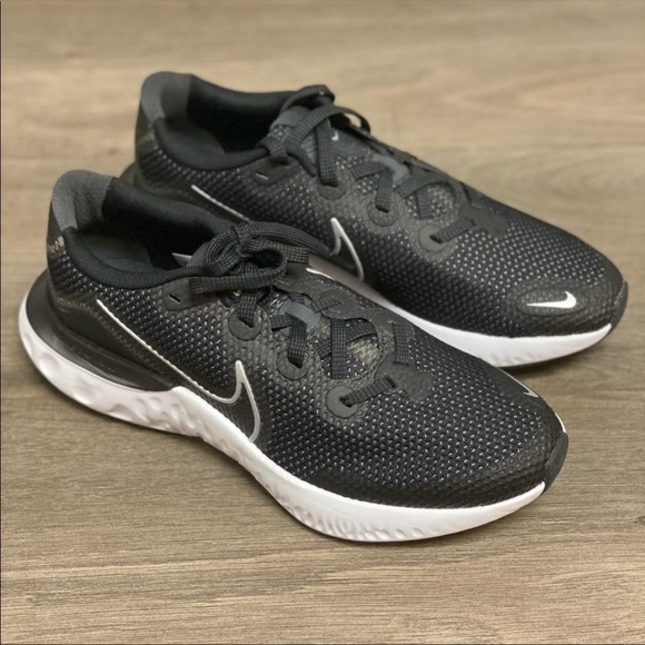 Nike | Renew Run Black White Running Sneaker 7 & 8 - Picture 2 of 11